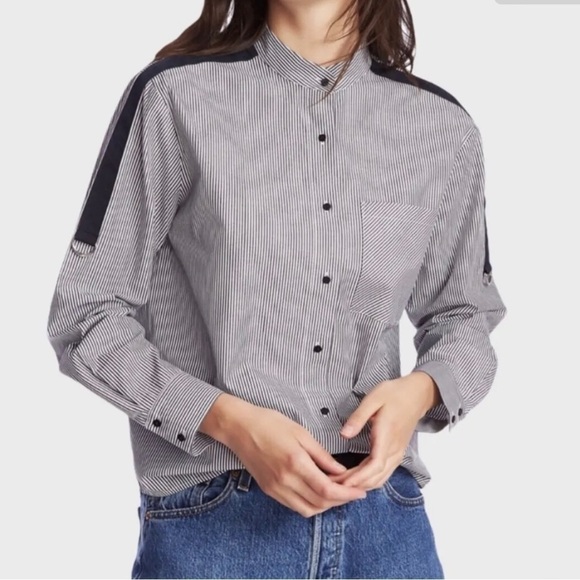 Like New COURT & ROWE Pinstripe Button Front Shirt Navy Blue & White Size XS - Picture 2 of 11